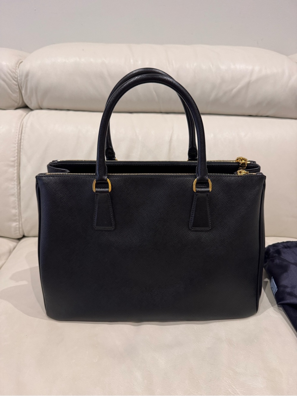 [Authentic] PRADA Saffiano Lux Galleria Medium Double Zip Tote in Black - Picture 2 of 16
